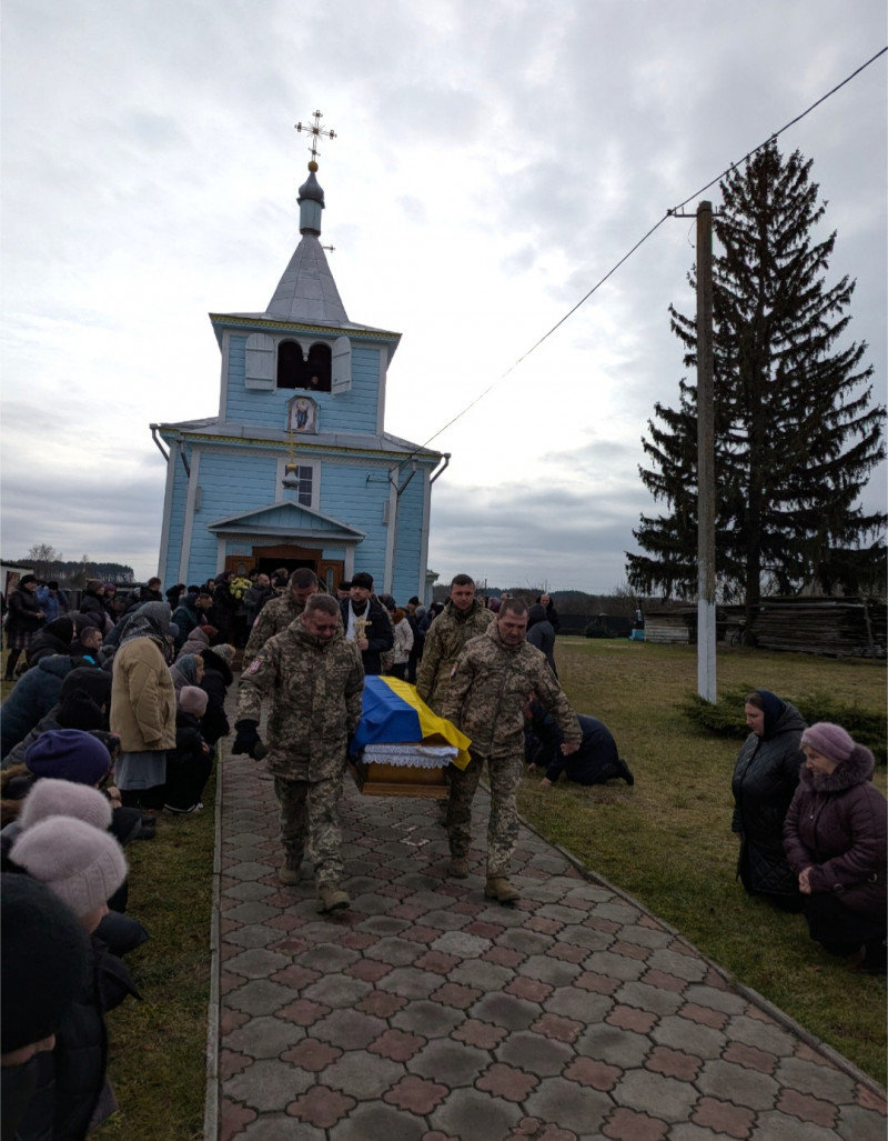 Був єдиним сином у матері: на Волині попрощалися із 28-річним Героєм Валентином Поліщуком