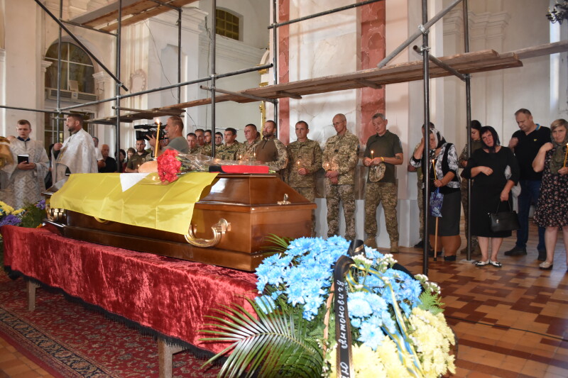 Загинув у Миколаєві: у Луцьку попрощалися з Героєм Юрієм Петровським