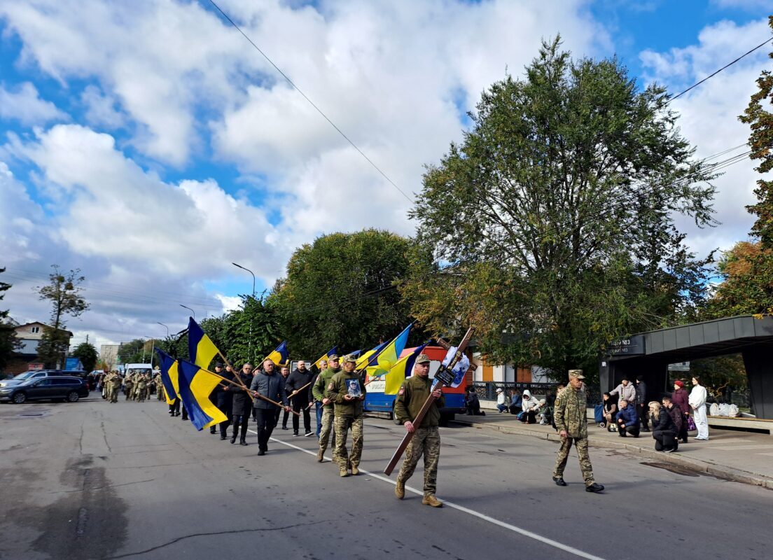 Ще один синьо-жовтий стяг злетів над могилою Героя: на Волині попрощалися із Сергієм Панасюком