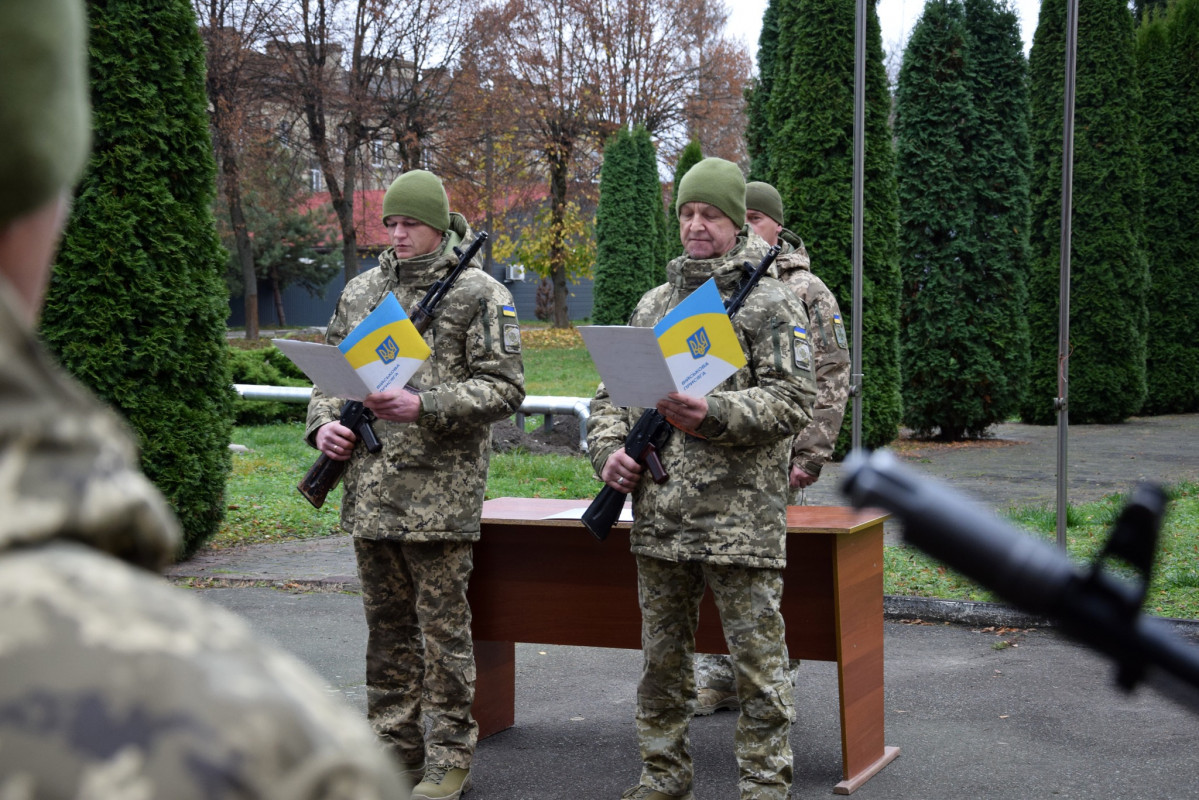 На Волині рекрути-прикордонники склали присягу: серед них 54-річний майстер карате
