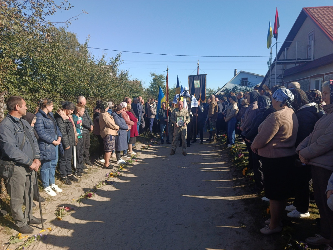 Овдовіла дружина, син та донечка так рано втратили батька: на Волині провели в останню земну дорогу Героя Сергія Водька
