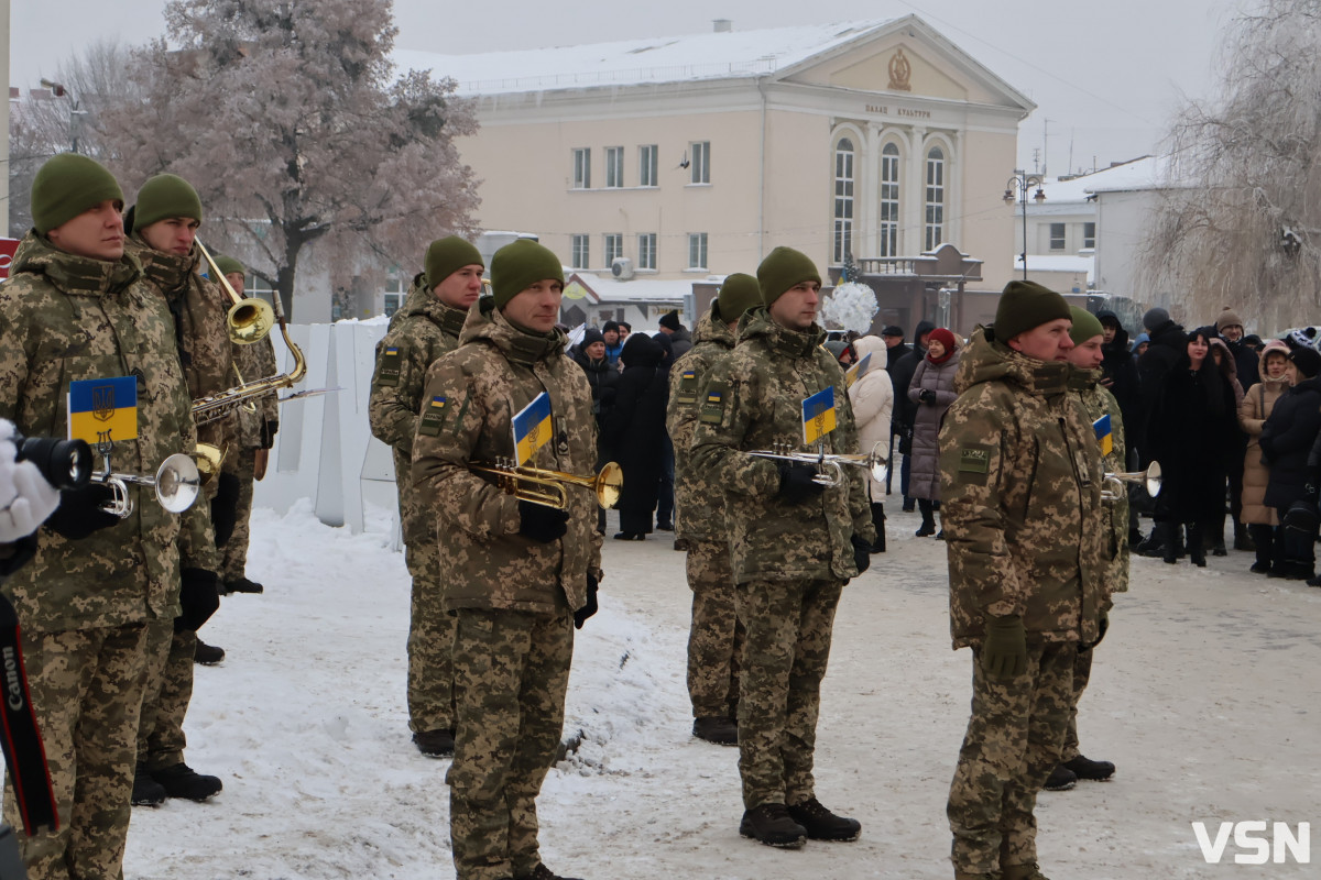 Лучани об’єдналися в «Ланцюг Єднання» до Дня Соборності України. Фоторепортаж