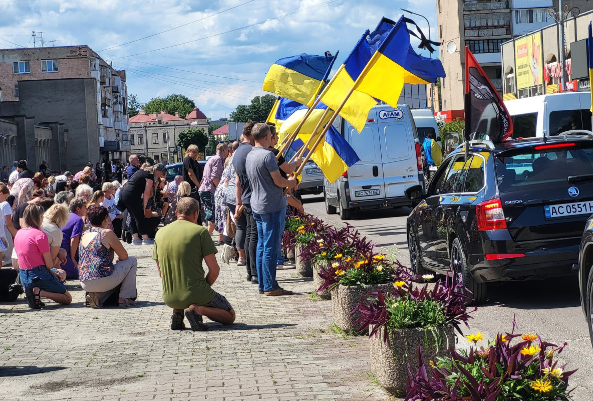 Навіки 30 і 38: на Волині в останню путь провели молодих Героїв, життя яких забрала війна