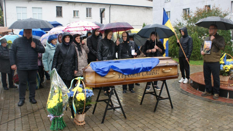 Мати дочекалася сина лише для прощання: на Волині поховали загиблого воїна Сергія Катеринюка