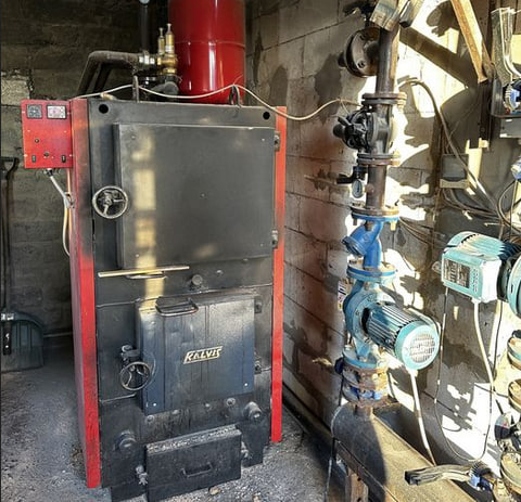 Під Луцьком продається меблеве виробництво, що працює на сонячних панелях