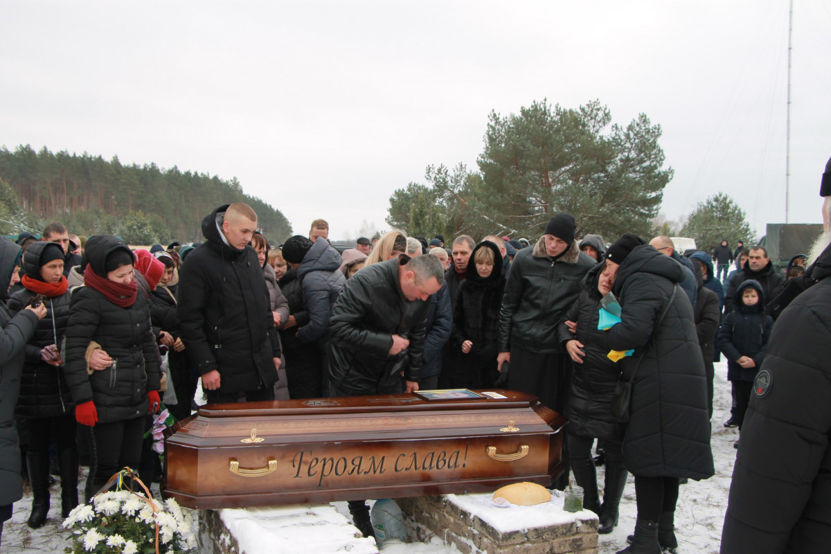 Загинув ще влітку: на Волині все село прийшло на поховання 25-річного Героя Владислава Величка