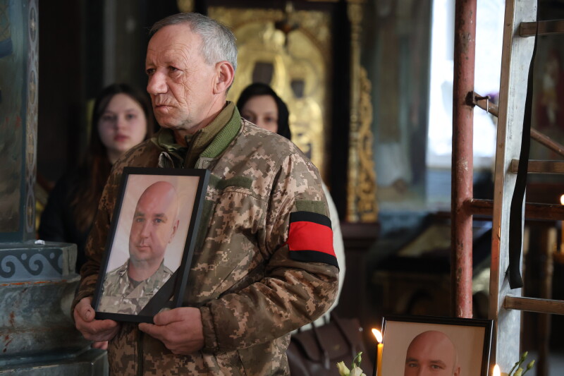 У Луцьку провели в останню дорогу полеглого воїна Дениса Савчука