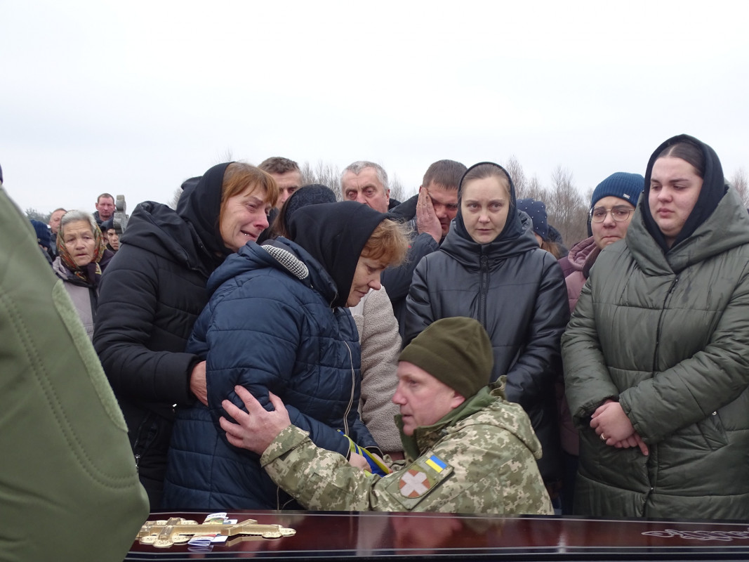 Добровольцем пішов до війська: на Волині попрощалися з Героєм Сергієм Попрійчуком