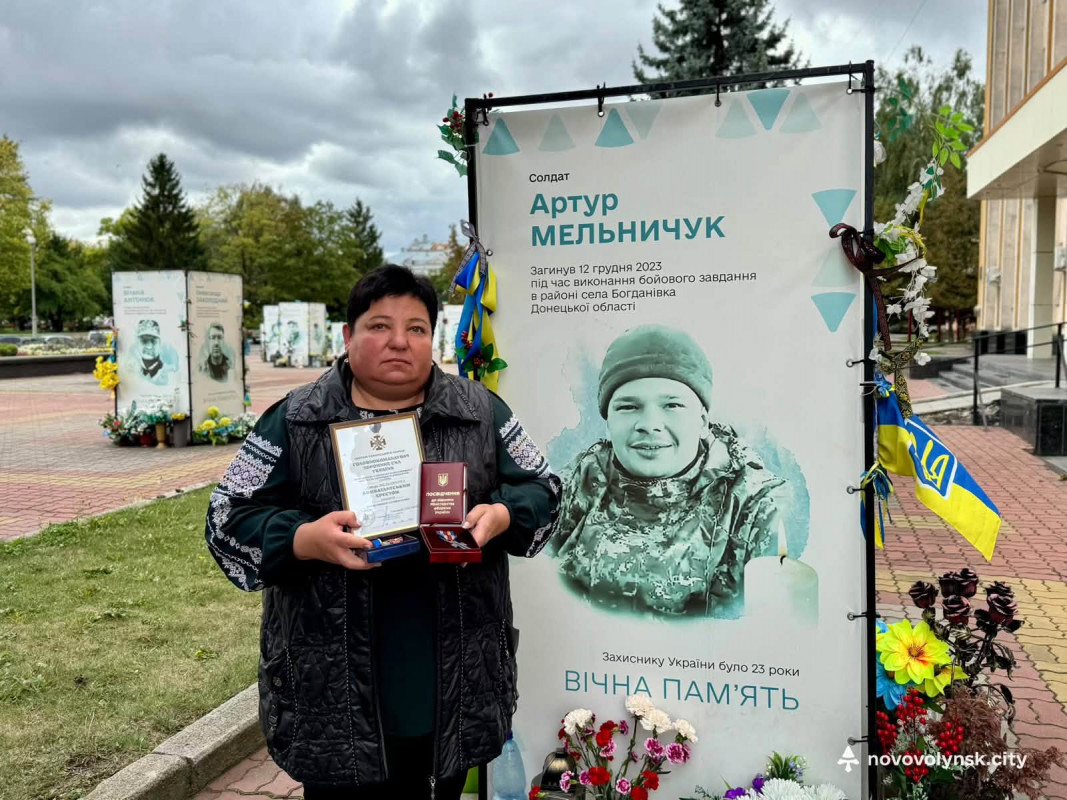 «Комбатантський хрест» та «Хрест доблесті»: трьох захисників із Нововолинської громади нагородили посмертно