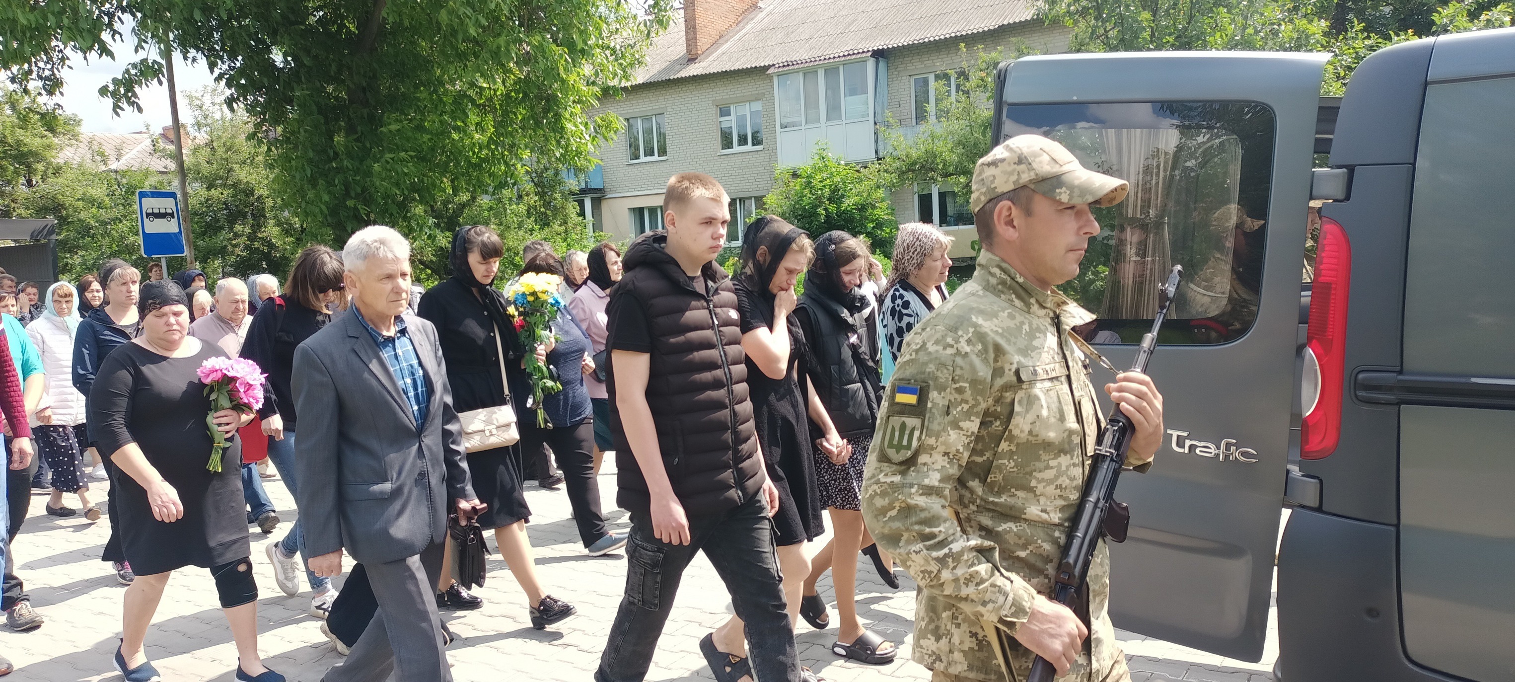 Молоде життя обірвала жорстока війна у віці 28 років: у Луцькому районі попрощалися з Героєм Артемом Мулявкою