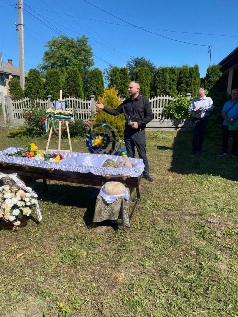 Повернувся назавжди «на щиті»: на Волині попрощалися з Героєм Віталієм Крикуном