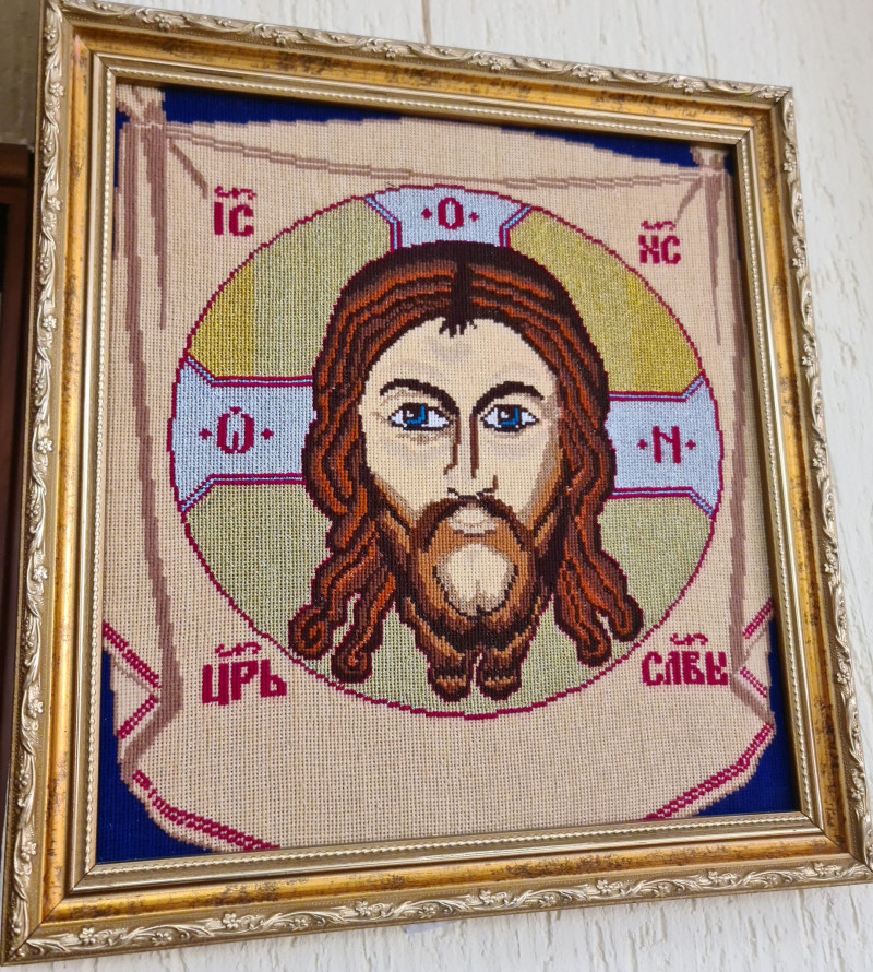 Мону Лізу вишив на нічній зміні: працівник АЗС із Волині здивував виставкою шедеврів