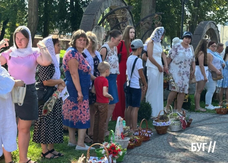 З кошиками до храму: як на Волині відзначають Яблучний Спас