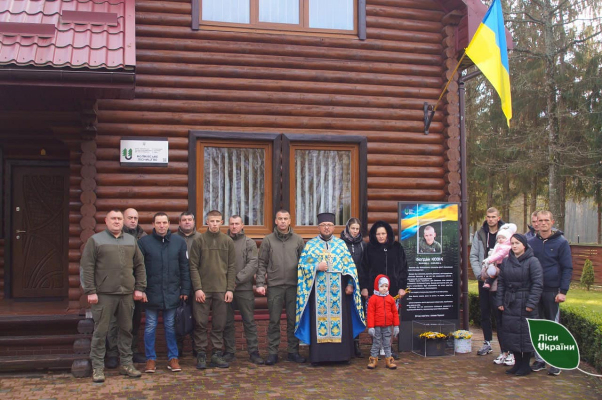 Прожив коротке, але цінне життя: на території лісництва встановили стелу 25-річному Герою з Волині