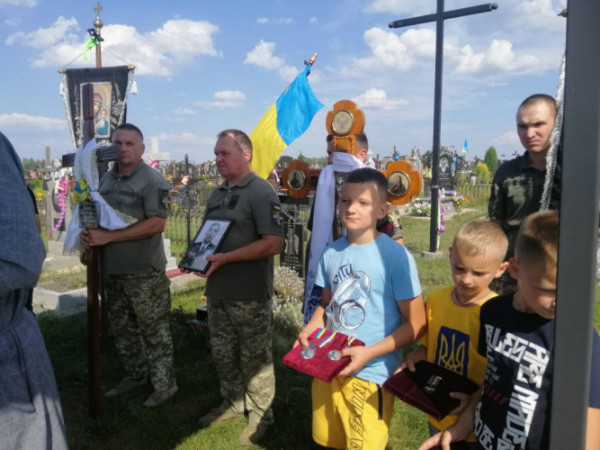 На Волині попрощалися із загиблим захисником України Олександром Буськом