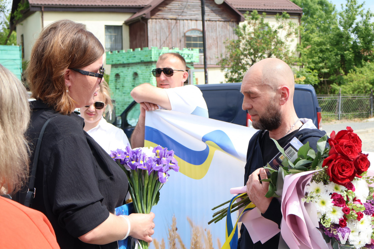 Майже 4 роки неволі: у Луцьку зустріли звільненого з полону Андрія Артисюка