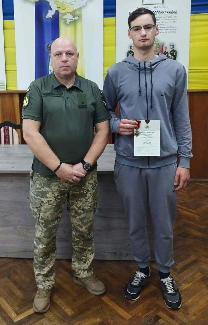 На Волині родині зниклого безвісти захисника передали відзнаку Головнокомандувача ЗСУ «Золотий Хрест»