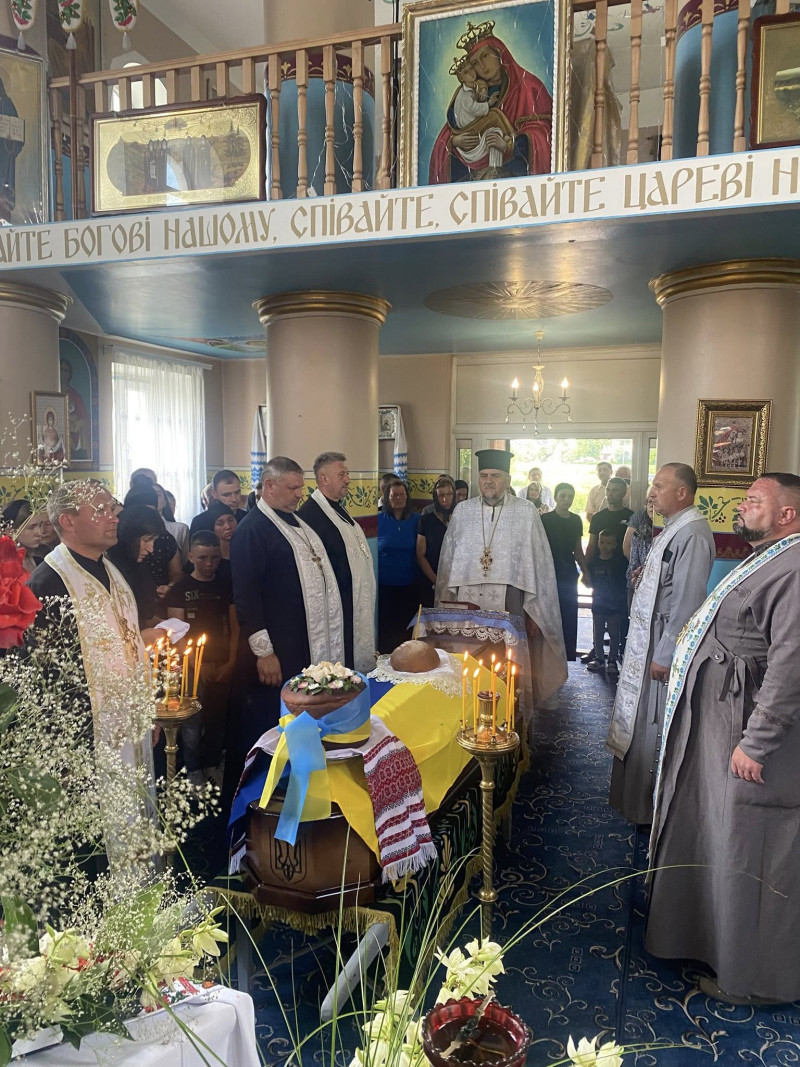 Більше року вважався зниклим безвісти: на Волині попрощались із 27-річним Героєм Костянтином Смірновим