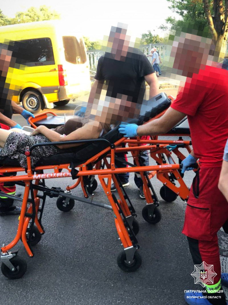 У Луцьку велосипедист збив пішохода, обоє госпіталізовані
