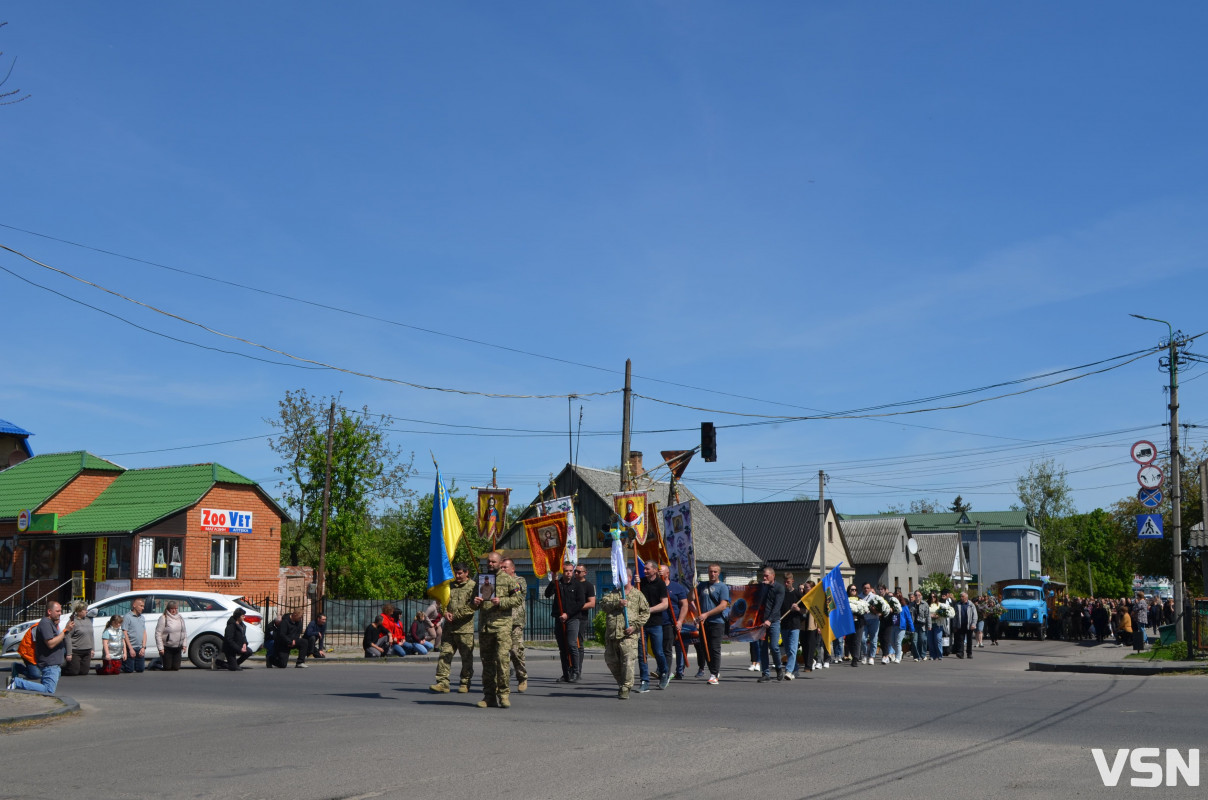 Був людиною, до якої тягнулося серце: на Волині попрощалися з 26-річним Героєм Дмитром Слюсарем