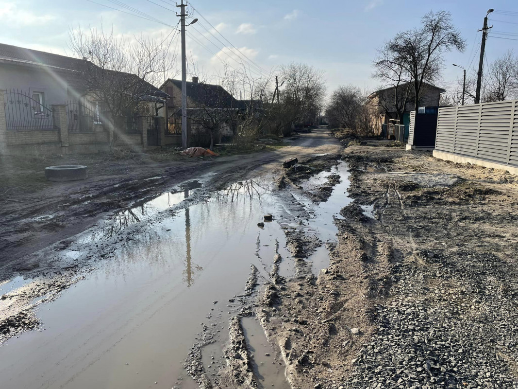 Зробили пів дороги: коли відновлять ремонт у Луцьку на вулиці Сірої Дивізії