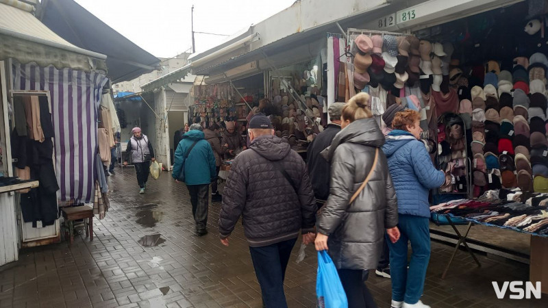 Скільки коштує зимовий одяг на ринках у Луцьку?
