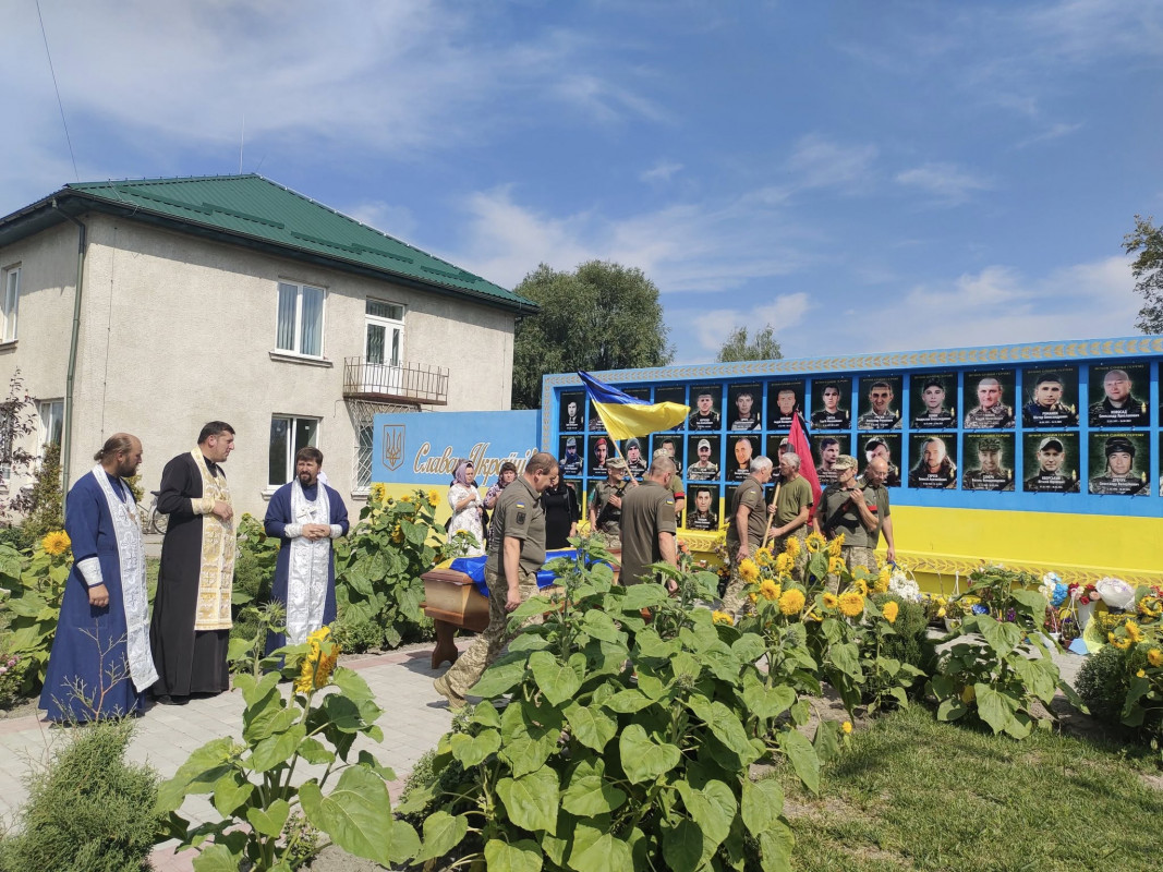 Навіки 40: на Волині похоронили загиблого офіцера Романа Дудика