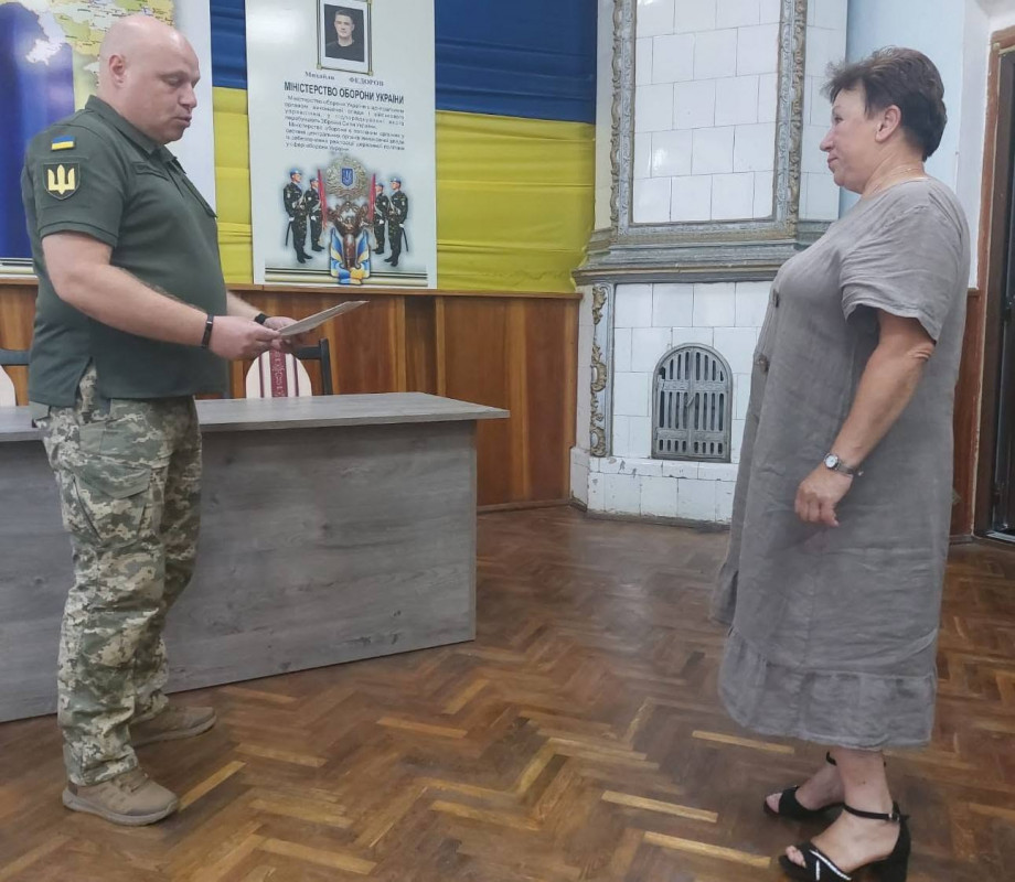 На Волині матері загиблого захисника вручили посмертну нагороду сина