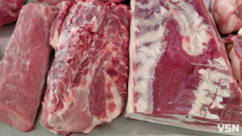 Скільки коштує м'ясо та сало на ринку у Луцьку