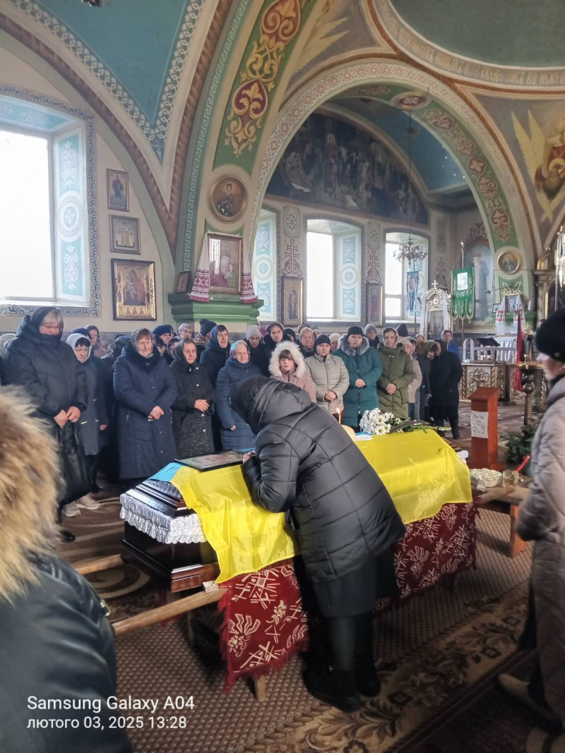 Понад рік вважався зниклим безвісти: на Волині попрощались з Героєм Миколою Коновим