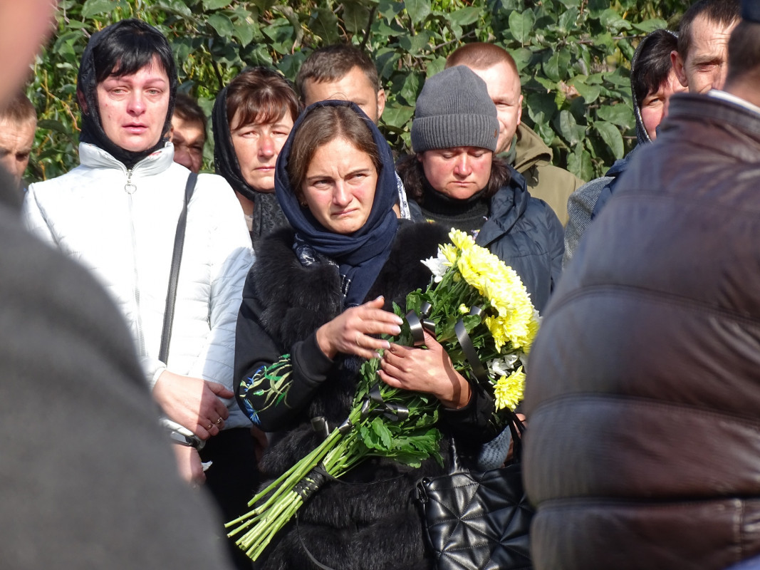 16 місяців чекали на тіло Героя: на Волині все село прийшло на поховання багатодітного батька Ігора Кузьмюка