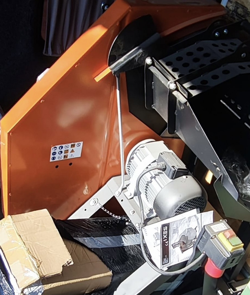 На Волині через кордон намагалися провезти парфумів і техніки на пів мільйона гривень