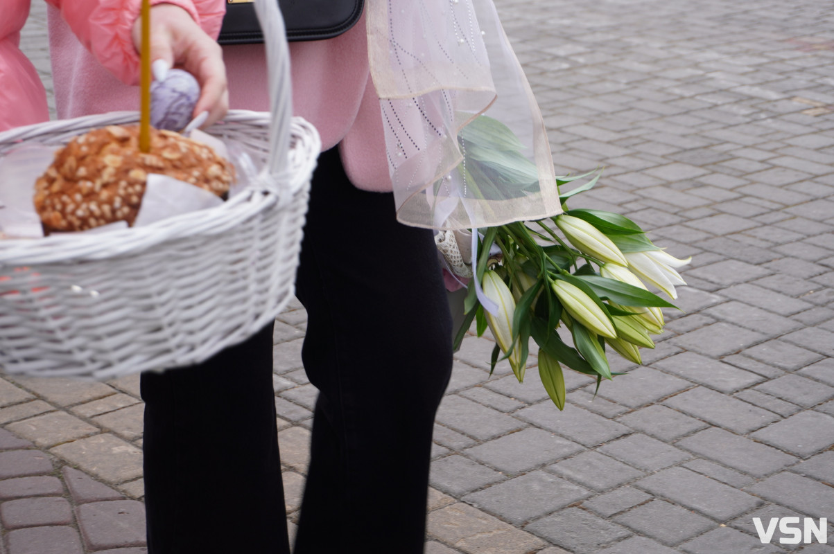 Як у Луцьку освячують Великодні кошики? Фоторепортаж