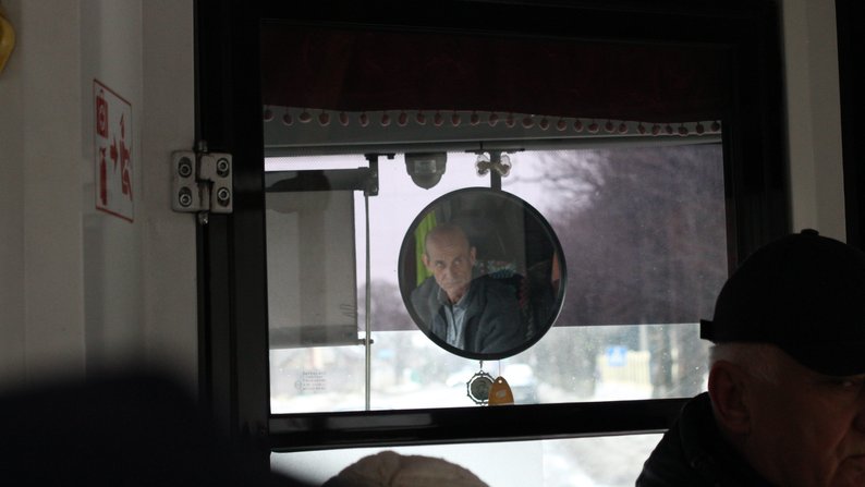 Водій із Луцька щодня зупиняє тролейбус на хвилину мовчання, щоб вшанувати загиблих