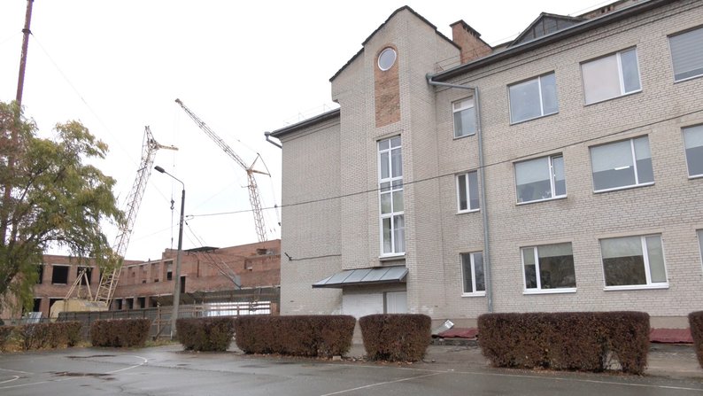 Добудову школи №13 у Луцьку затримали: що стало на заваді та коли чекати завершення