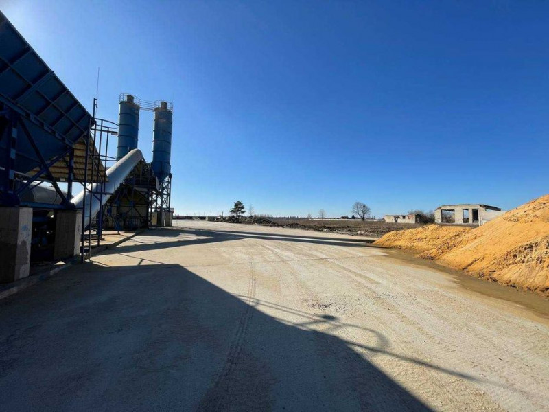 Біля Луцька виставили на продаж діючий бетонний завод за понад 130 мільйонів