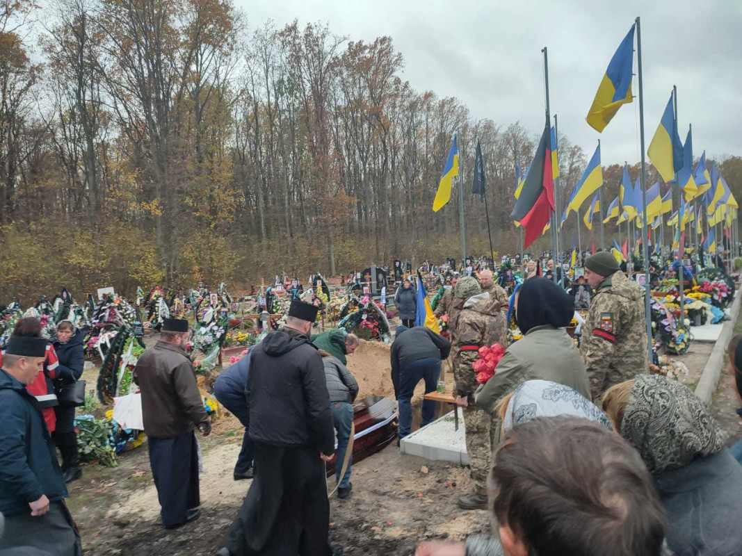 Навіки 21 рік: у Луцькому районі вся громада прийшла на прощання з юним Героєм Михайлом Боярчуком. Фото