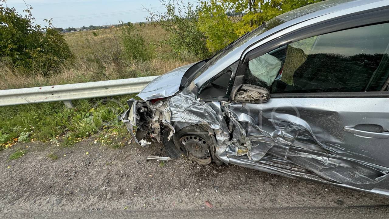 На Волині зіткнулися два авто: постраждало 5 людей, серед них -  двоє неповнолітніх. Оновлено