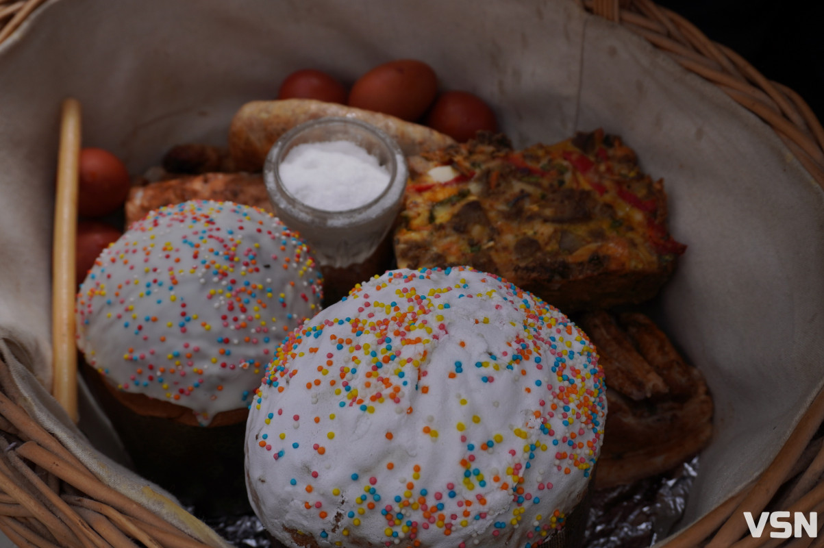 Як у Луцьку освячують Великодні кошики? Фоторепортаж