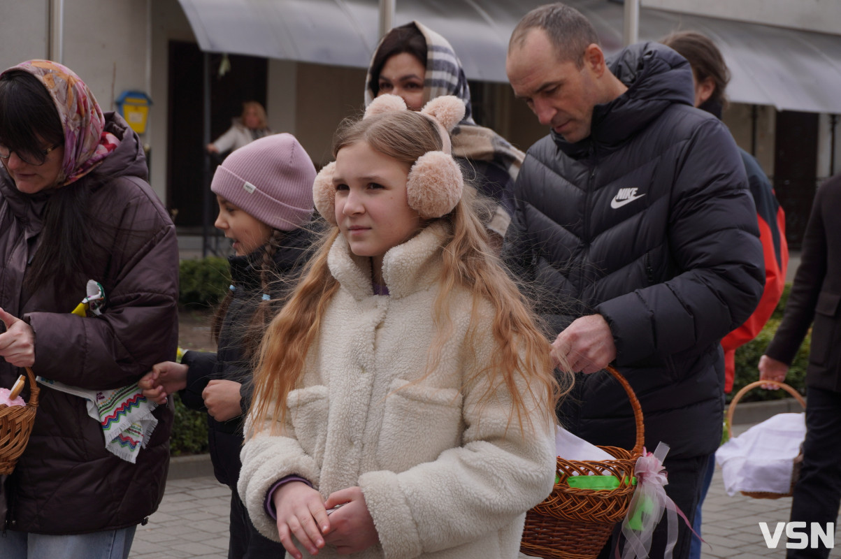 Як у Луцьку освячують Великодні кошики? Фоторепортаж