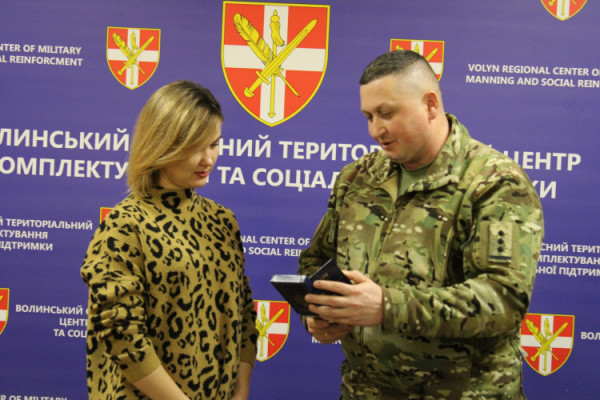Волинські волонтери та меценати отримали нагороди від Генерала Залужного