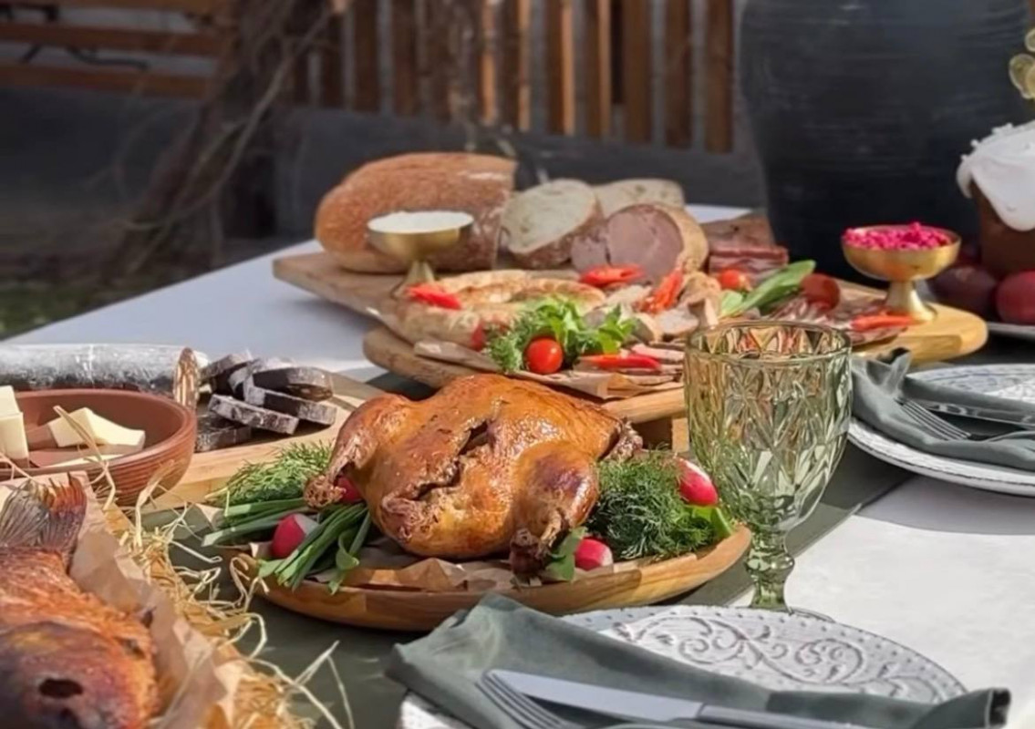 Скільки коштують великодні страви у Луцьку: готові набори, які пропонують ресторани міста