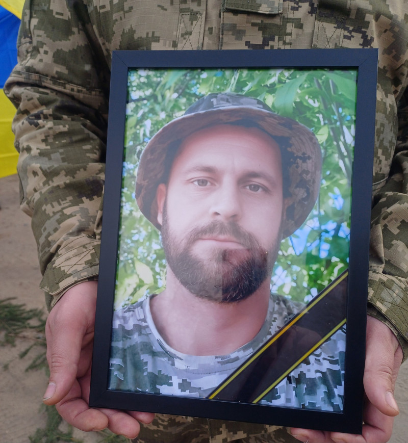 «Майже вісім довгих місяців рідні надіялися, що живий»: на Волині в останню дорогу провели Героя Олега Городюка