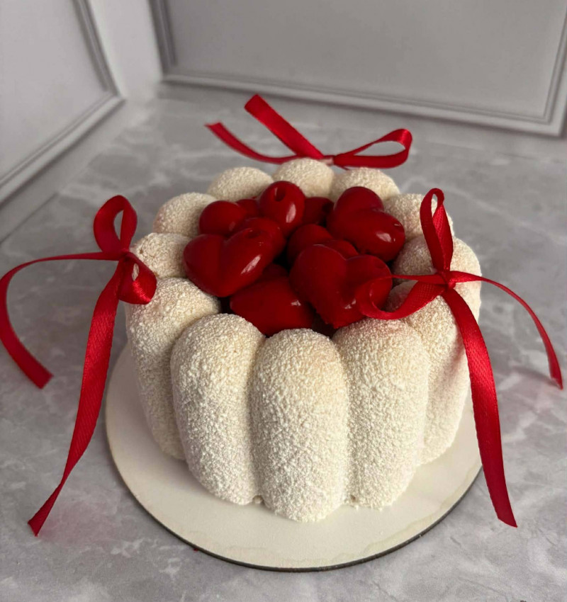 13-річна лучанка готує мусові торти та японські моті