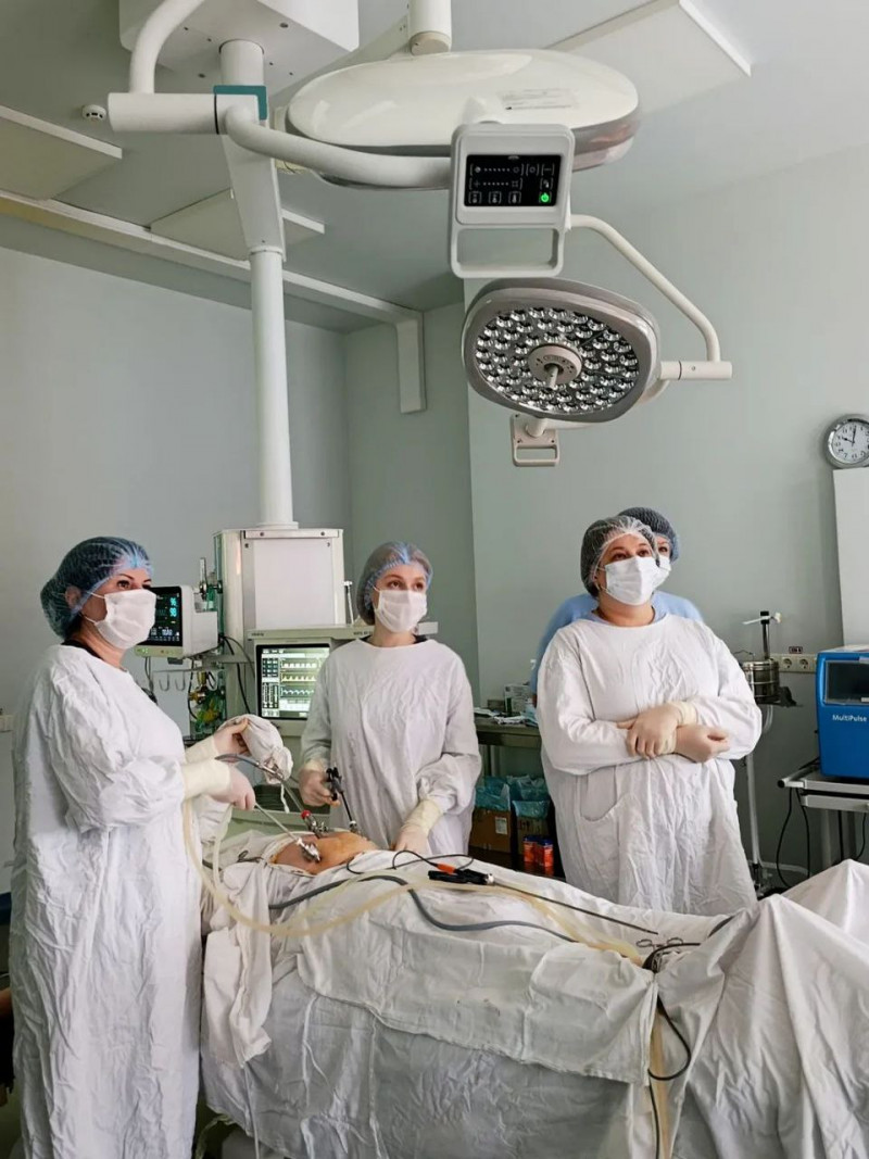 У Володимирському ТМО провели складну гінекологічну операцію і повернули жінці життя без болю