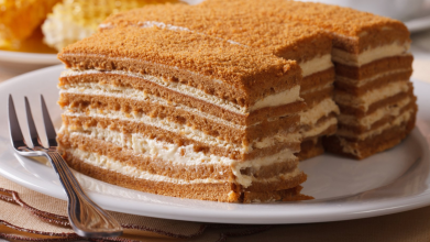 Простий рецепт медовика: рецепт для лінивих без розкачування коржів