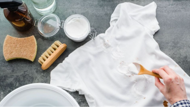 Навіть сліду не залишиться: як і чим вивести жирні плями на одязі в домашніх умовах