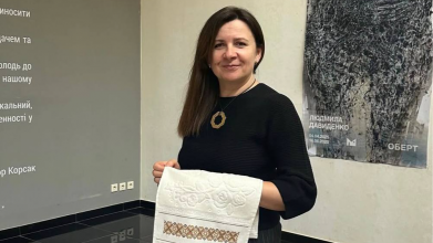 «Не консервувати традиції, а зробити їх частиною життя»: майстриня з Луцька розповіла, чому українську вишивку важливо зберігати