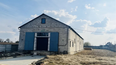 У селі неподалік Луцька продають виробничий комплекс із ділянкою за 21 мільйон