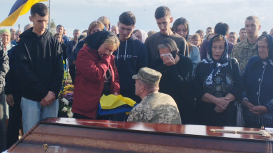 Чорний день у громаді: на Волині все село прийшло на поховання Героя Валерія Зубчика